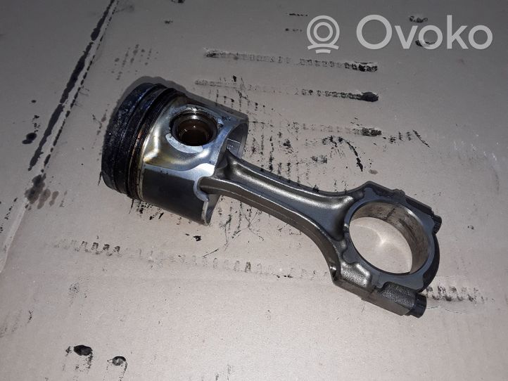 Toyota Avensis T220 Piston avec bielle 82L73