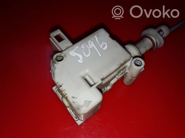 Skoda Octavia Mk1 (1U) Moteur de verrouillage trappe à essence 3B0810773