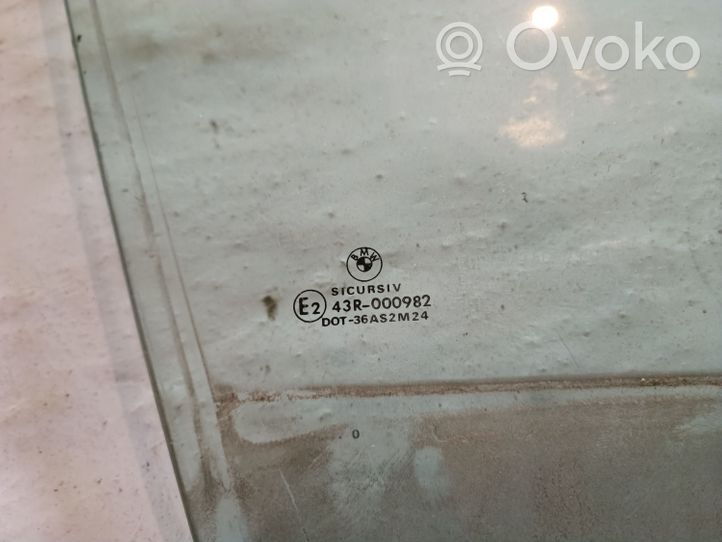 BMW 5 E39 Front door window glass four-door E243R000982