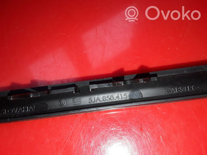 Seat Toledo IV (NH) Radio/GPS head unit trim 5JA858415