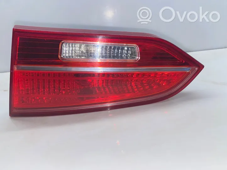 Hyundai Santa Fe Lampy tylnej klapy bagażnika 924062W0