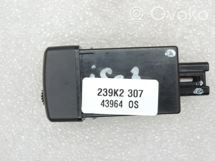 Opel Monterey Interruttore di regolazione dell’illuminazione del quadro 8970853552