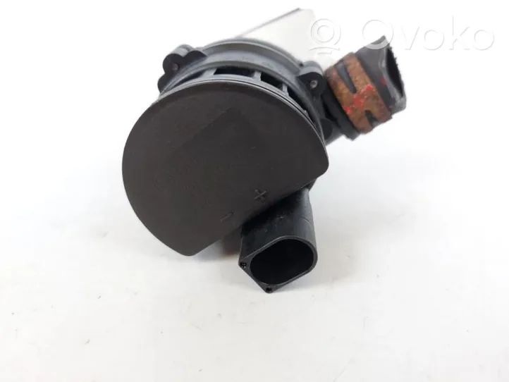 Mercedes-Benz R W251 Pompe de circulation d'eau A2118350364