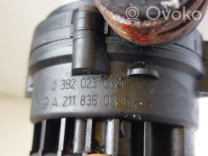 Mercedes-Benz R W251 Pompe de circulation d'eau A2118350364