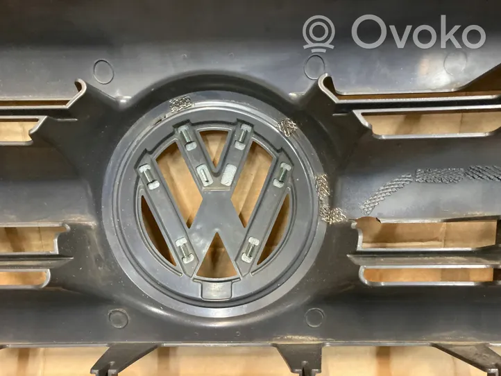 Volkswagen Crafter Grotelės viršutinės 2E0853653