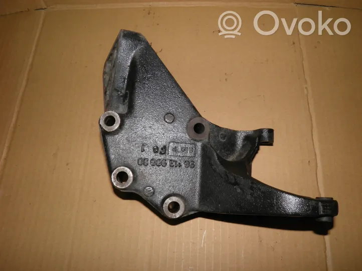 Citroen Jumper Ohjaustehostimen pumpun kannake 9611390080