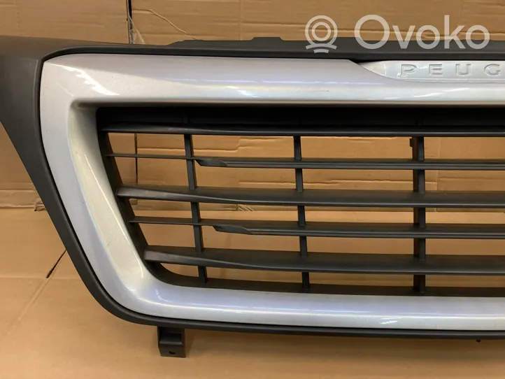 Peugeot Boxer Maskownica / Grill / Atrapa górna chłodnicy 1314847070