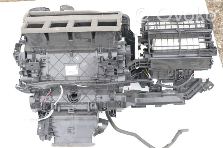 Toyota Camry VIII XV70  Sisälämmityksen ilmastoinnin korin kokoonpano 8705006780