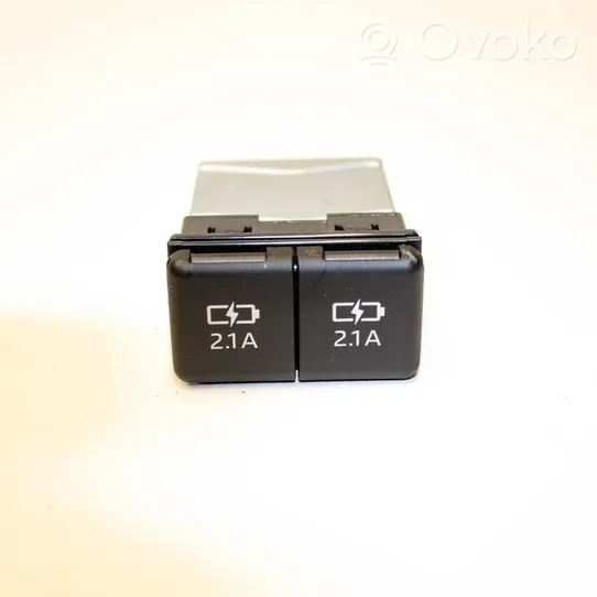 Toyota RAV 4 (XA50) Connettore plug in USB 8553242010