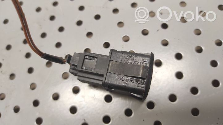 Audi A4 S4 B5 8D Tailgate opening switch 1HO959855D