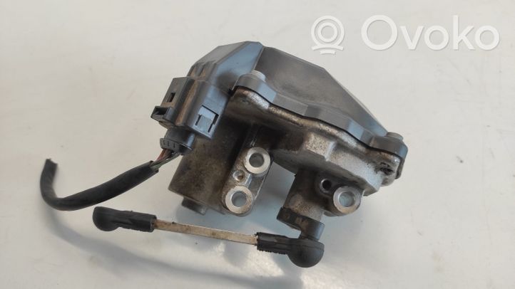 Audi A6 S6 C6 4F Attuatore/motore della valvola del collettore di aspirazione 06F133482D