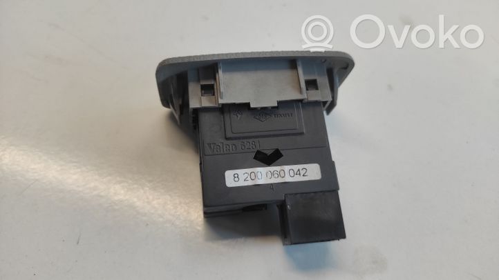 Opel Movano A Headlight level height control switch 8200060042