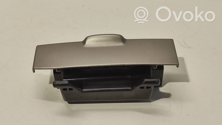 Toyota Corolla Verso E121 Auton tuhkakuppi 1A411007G