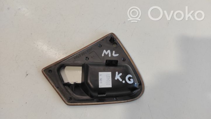 Mercedes-Benz ML W163 Rivestimento della maniglia interna per portiera anteriore A1637660164