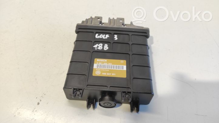 Volkswagen Golf III Calculateur moteur ECU 0261200701