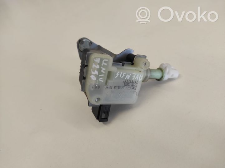 Toyota Avensis T250 Moteur de verrouillage trappe à essence 7703005011