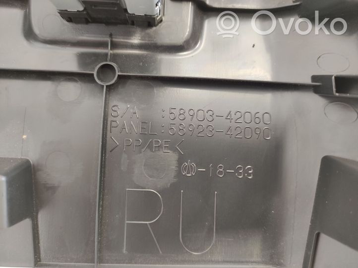 Toyota RAV 4 (XA50) Oro grotelės gale 5890342060