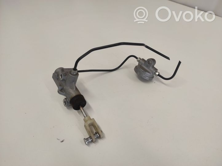 Subaru Impreza V Główny cylinder sprzęgła 