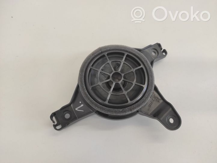 Audi Q7 4M Garsiakalbis (-iai) galinėje palangėje 4M0035398B