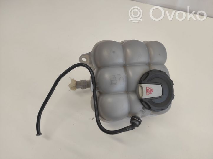 Audi Q7 4M Vase d'expansion / réservoir de liquide de refroidissement 4M0121405R