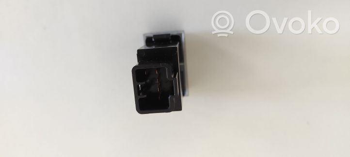 KIA Sorento Przycisk / Przełącznik ogrzewania szyby przedniej / czołowej 864W030001