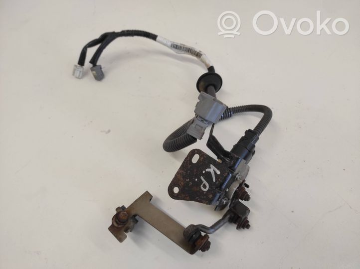 Toyota Avensis T250 Sensore di livello faro/fanale 8216305040