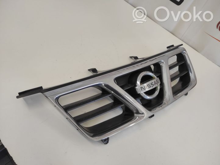 Nissan X-Trail T30 Grille calandre supérieure de pare-chocs avant 623108H700