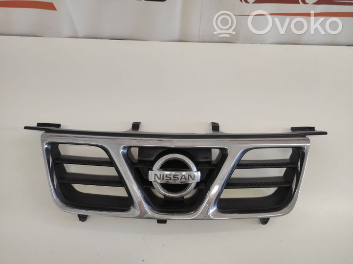 Nissan X-Trail T30 Grille calandre supérieure de pare-chocs avant 623108H700