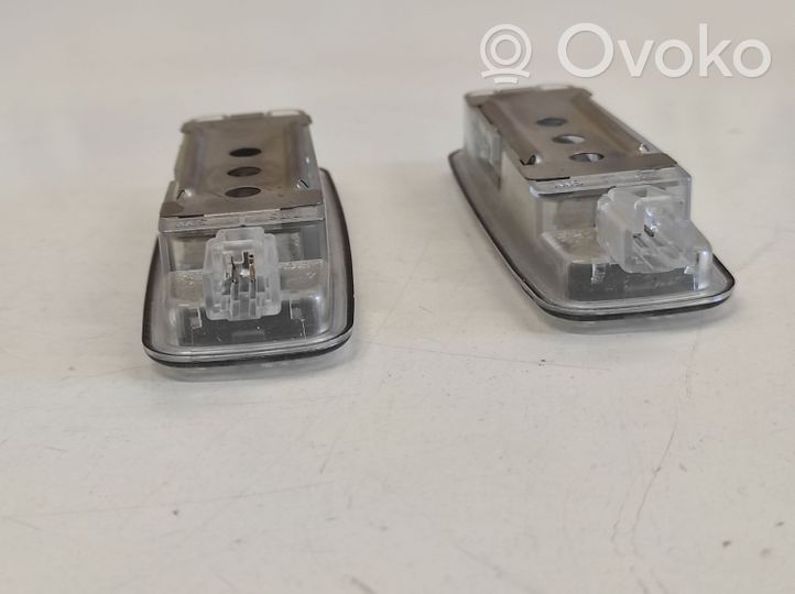 Audi A6 S6 C6 4F Lampa oświetlenia tylnej tablicy rejestracyjnej 4E0947105