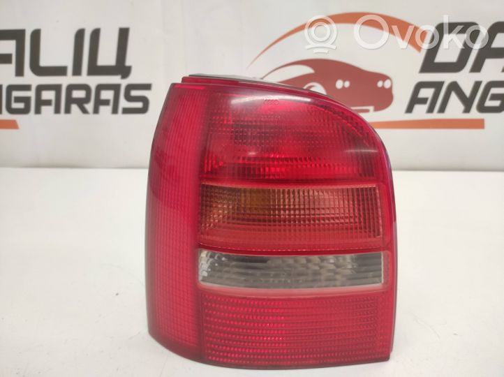 Audi A4 S4 B5 8D Lampa tylna 8D9945095D