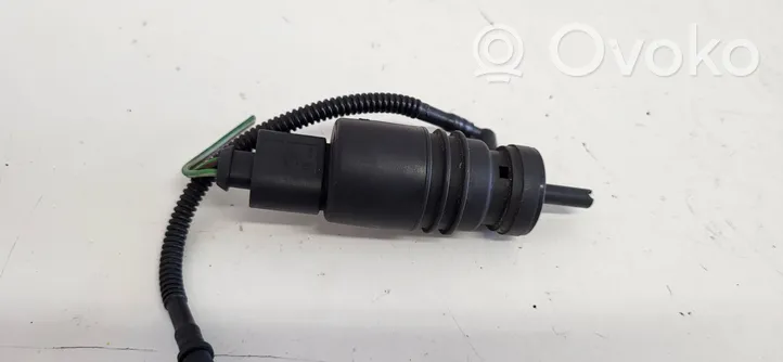 Seat Toledo II (1M) Windscreen/windshield washer pump 1J0973722