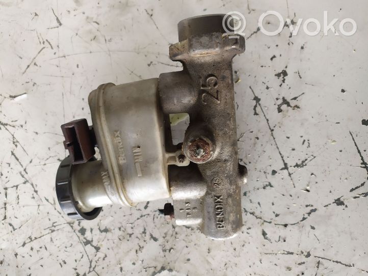 Nissan Primera Główny cylinder hamulca 21027699