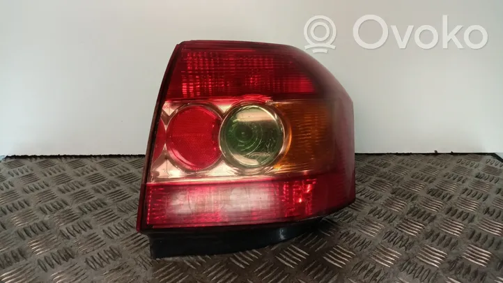 Toyota Corolla E120 E130 Lampy tylnej klapy bagażnika 
