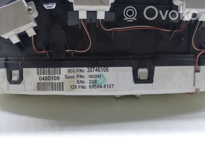 Volvo XC70 Speedometer (instrument cluster) 30746106