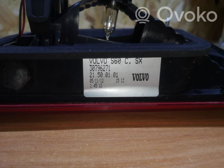 Volvo S60 Lampy tylnej klapy bagażnika 30796271