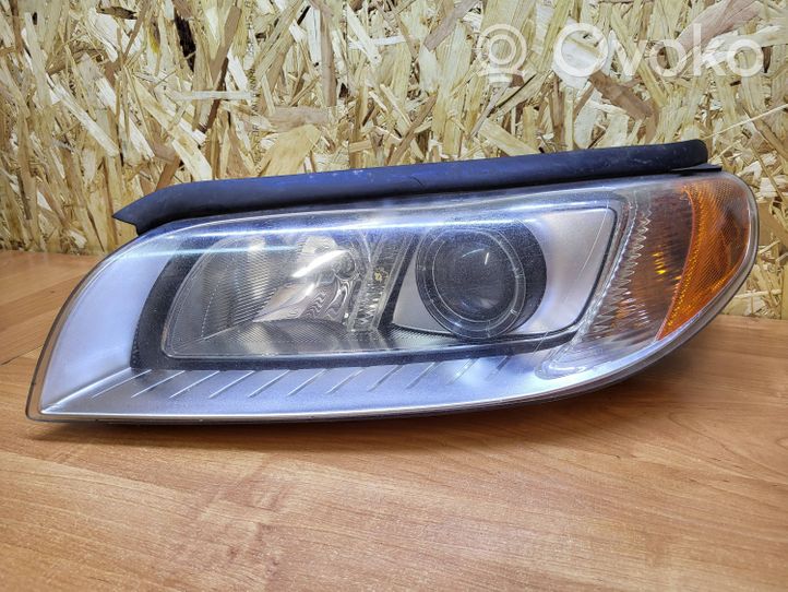 Volvo S80 Lampa przednia 30796135