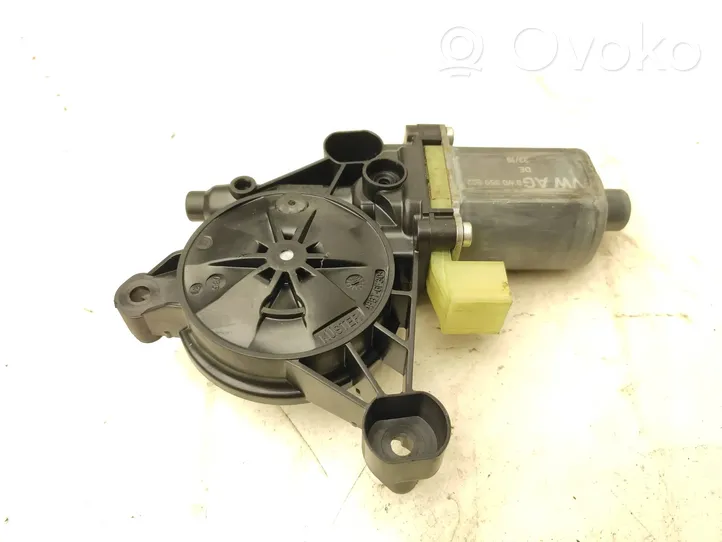 Man TGE 1gen Moteur de lève-vitre de porte avant 8W0959822