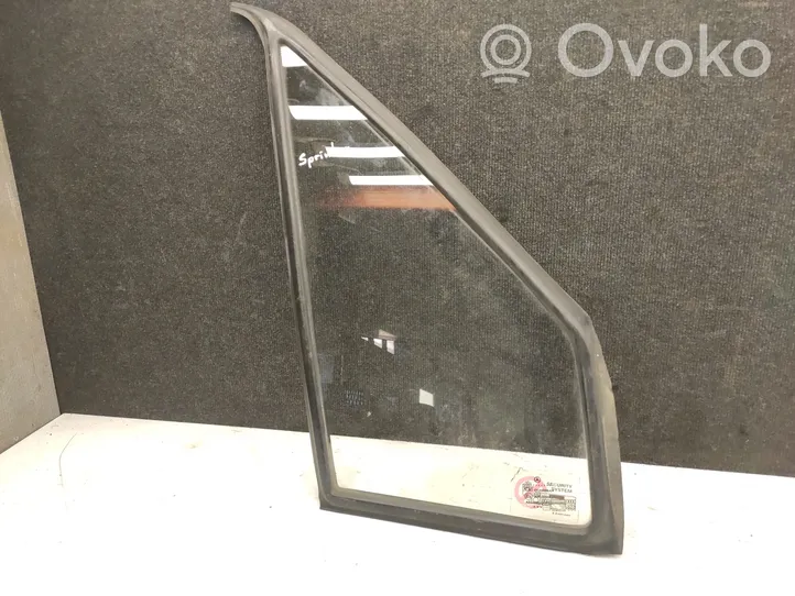 Mercedes-Benz Sprinter W901 W902 W903 W904 Front vent window/glass (coupe) 9017250220