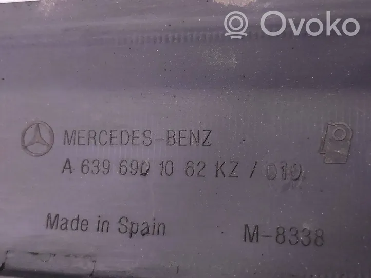 Mercedes-Benz Vito Viano W639 Takalokasuojan muotolista A6396901062
