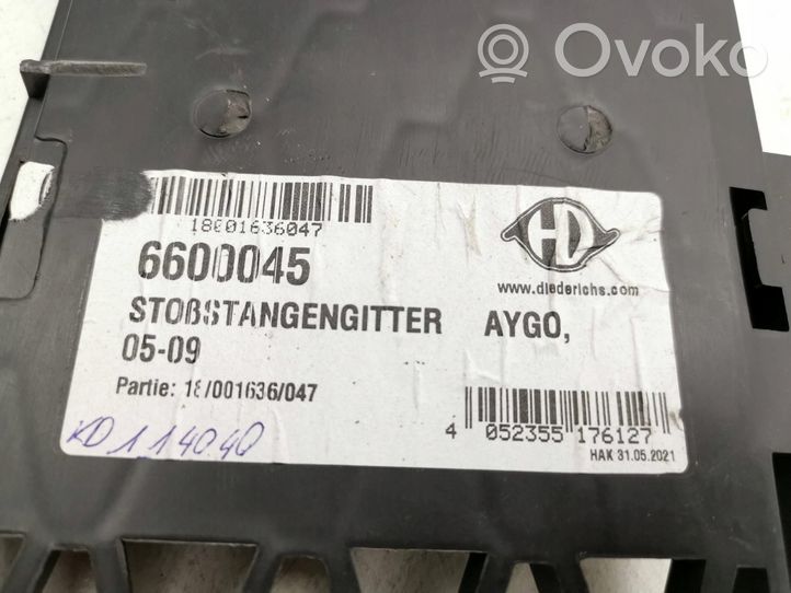 Toyota Aygo AB10 Kratka dolna zderzaka przedniego 6600045