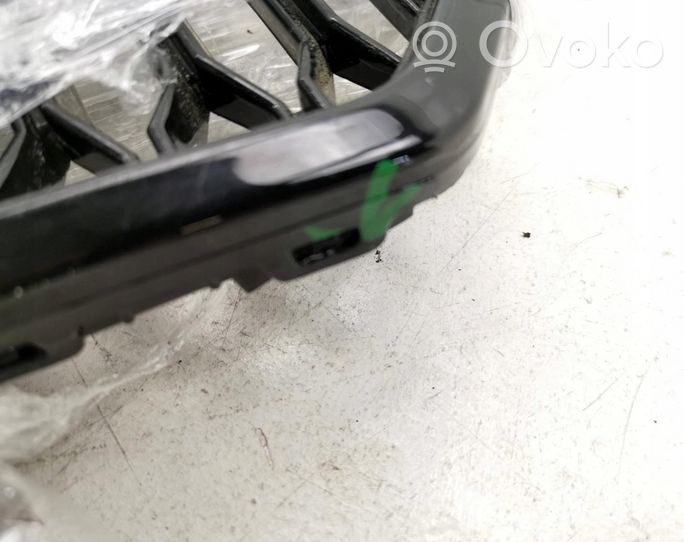 Audi RS6 C5 Grille calandre supérieure de pare-chocs avant 1028241