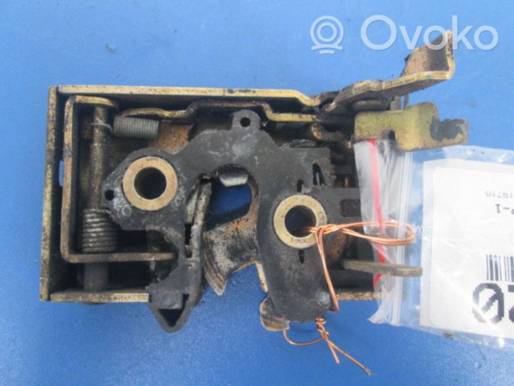 Volkswagen Polo II 86C 2F Front door lock 