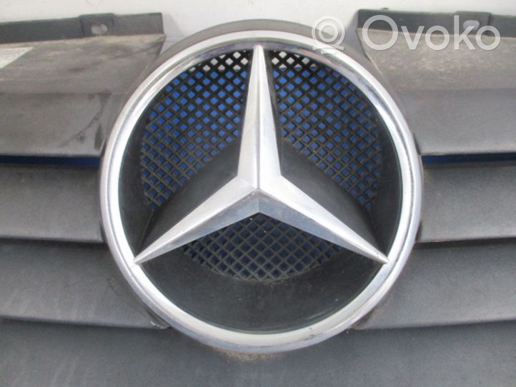 Mercedes-Benz Vaneo W414 Atrapa chłodnicy / Grill A4148800085