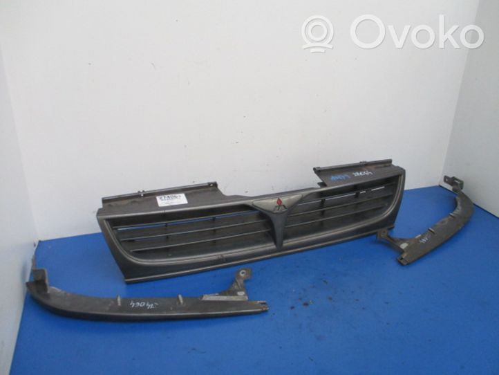 Mitsubishi Space Wagon Grille de calandre avant 