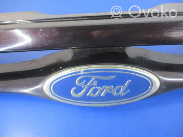 Ford Mondeo MK II Priekšējais režģis 