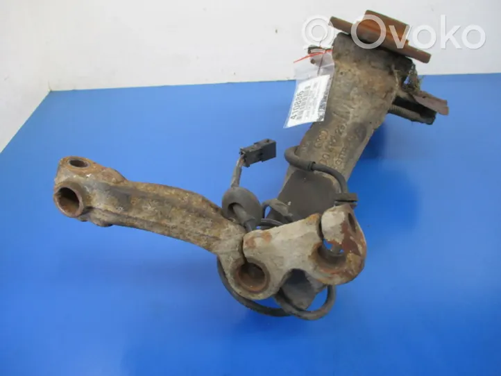 Audi A4 S4 B5 8D Fuso a snodo con mozzo ruota anteriore 8D0407257M