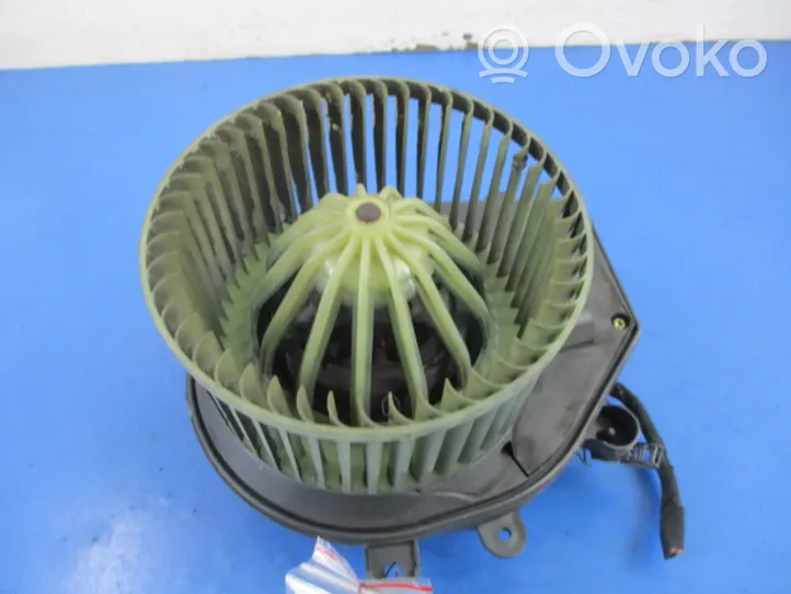 Volkswagen PASSAT B5.5 Ventola riscaldamento/ventilatore abitacolo 8D1820021