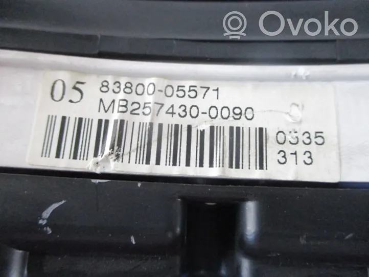 Toyota Avensis Verso Licznik / Prędkościomierz 83800-05571