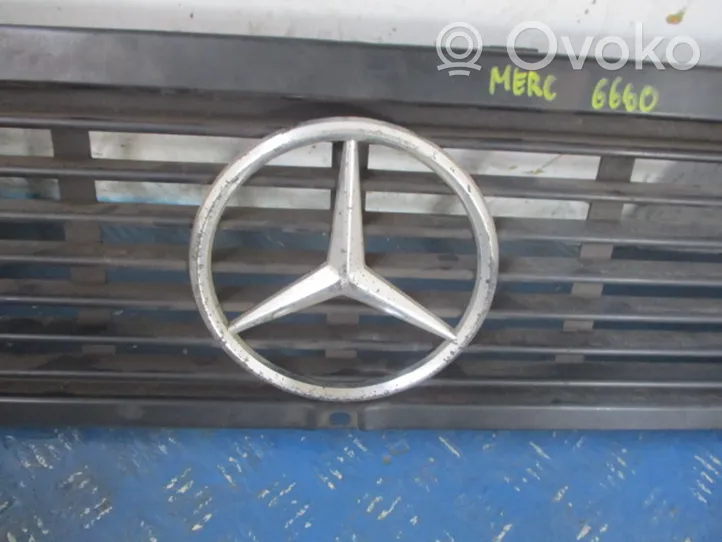 Mercedes-Benz E W124 Grille de calandre avant 