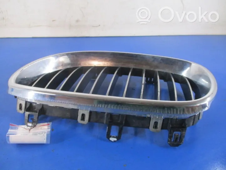 BMW 5 E60 E61 Grille de calandre avant 7027061